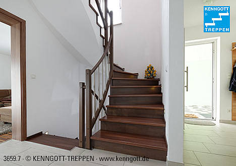 Nussbaumstufen für Betontreppe